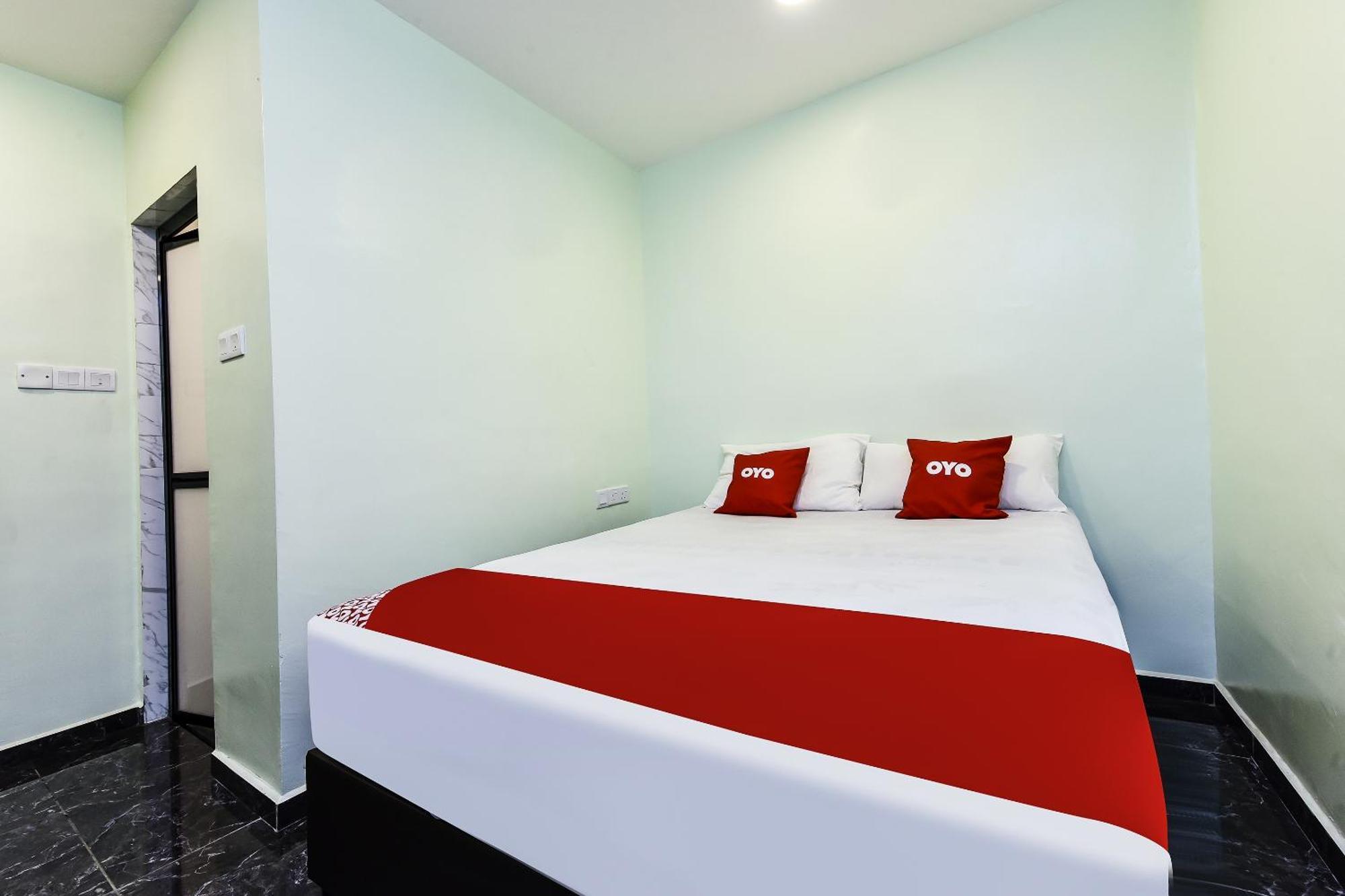 Oyo 90445 Th Hotel Bahau Ngoại thất bức ảnh