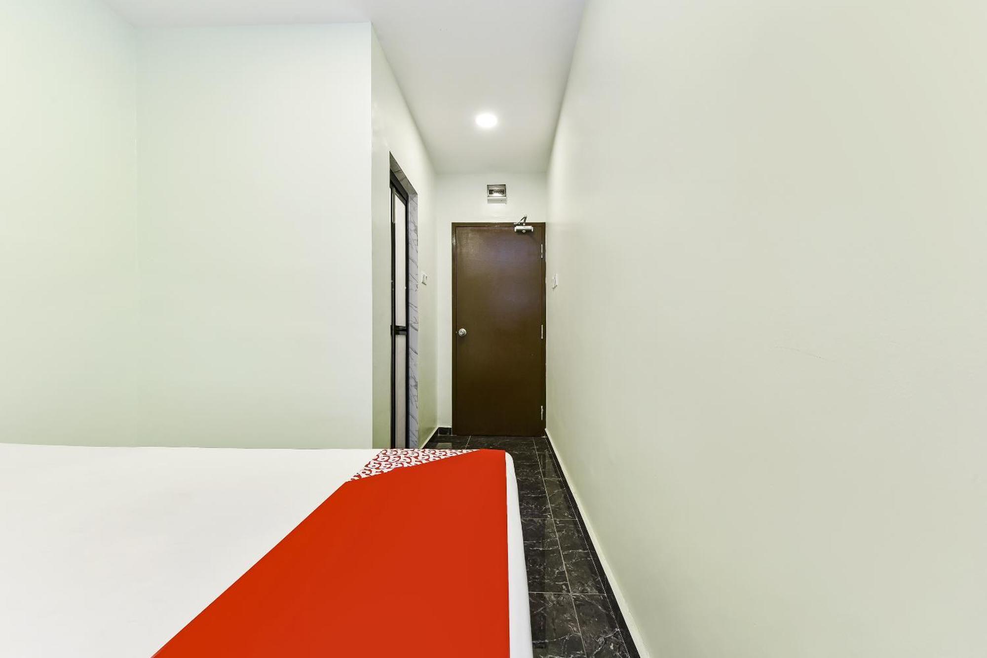 Oyo 90445 Th Hotel Bahau Ngoại thất bức ảnh