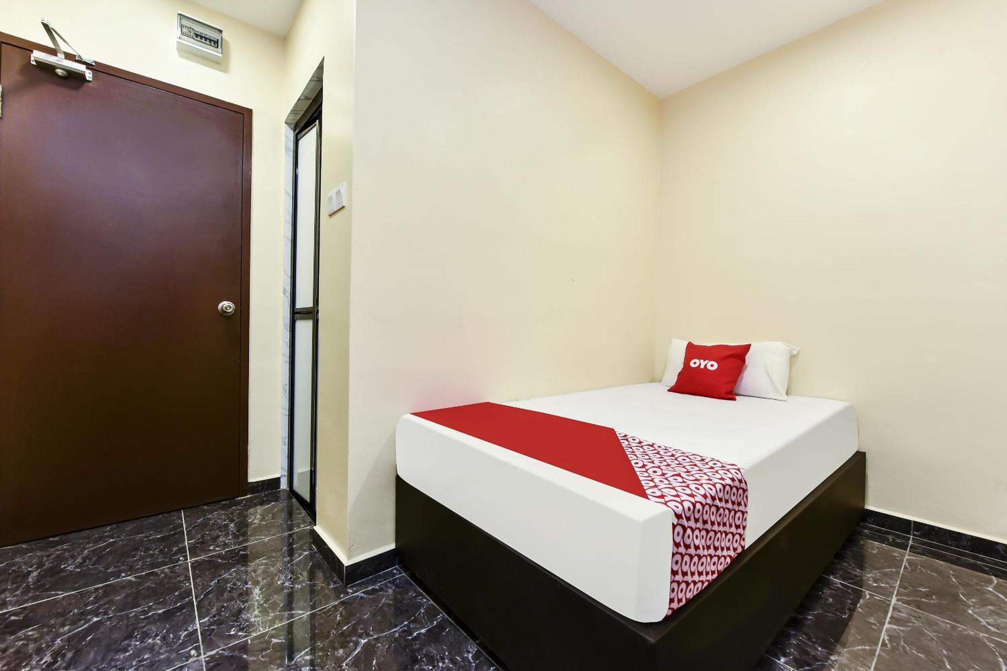 Oyo 90445 Th Hotel Bahau Ngoại thất bức ảnh
