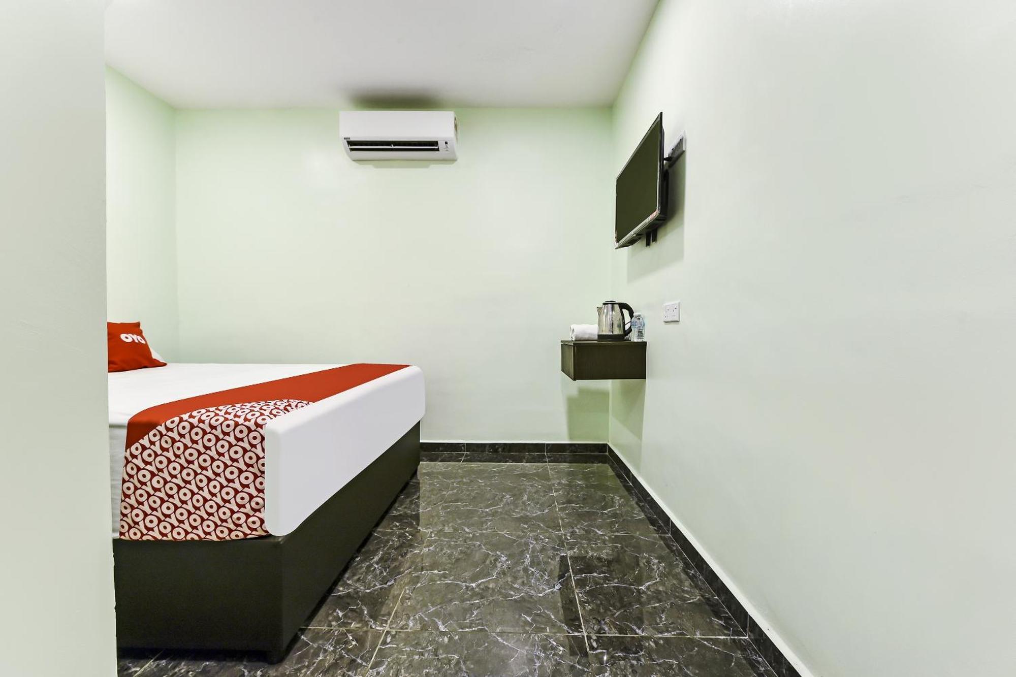 Oyo 90445 Th Hotel Bahau Ngoại thất bức ảnh