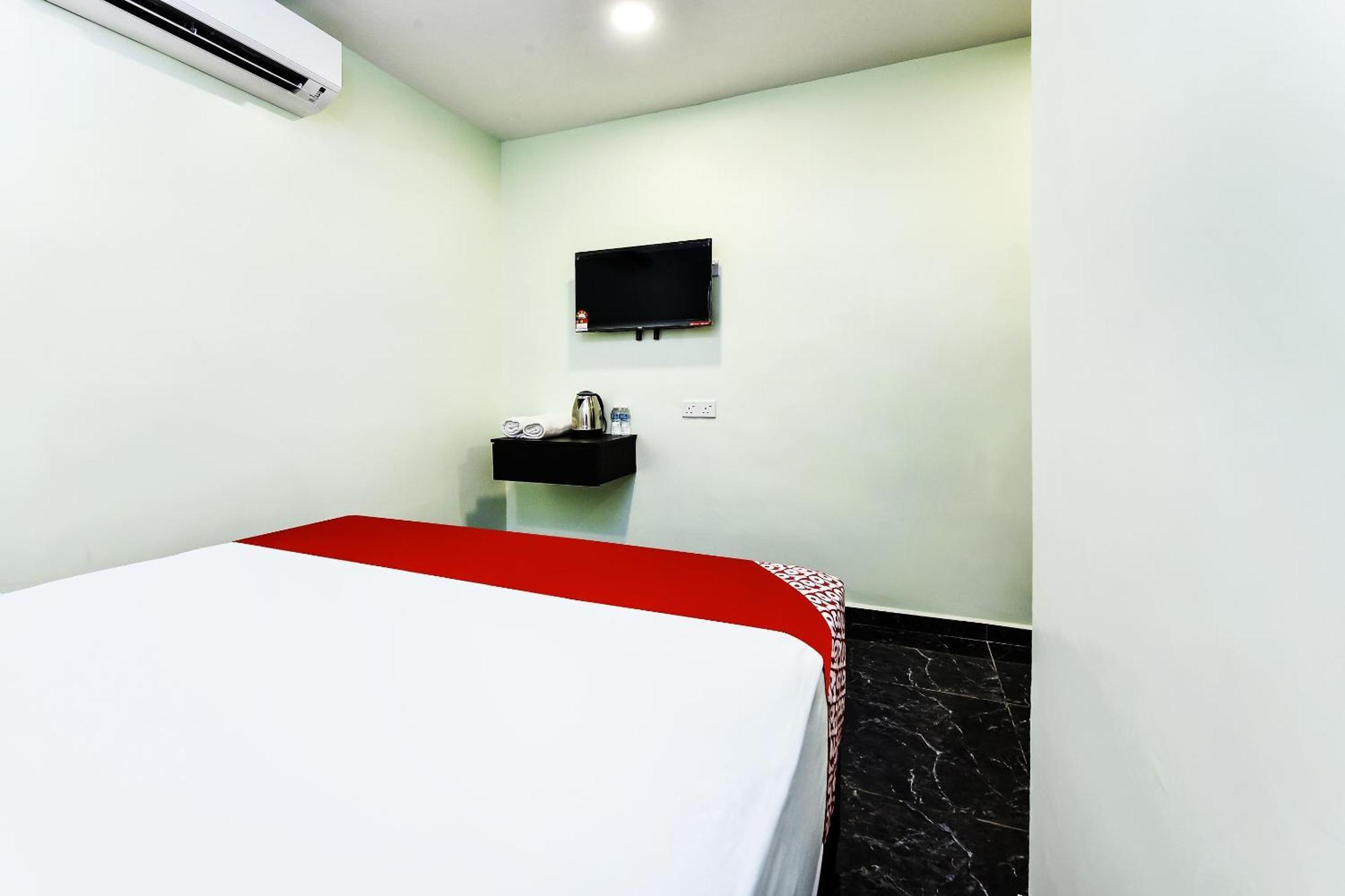 Oyo 90445 Th Hotel Bahau Ngoại thất bức ảnh