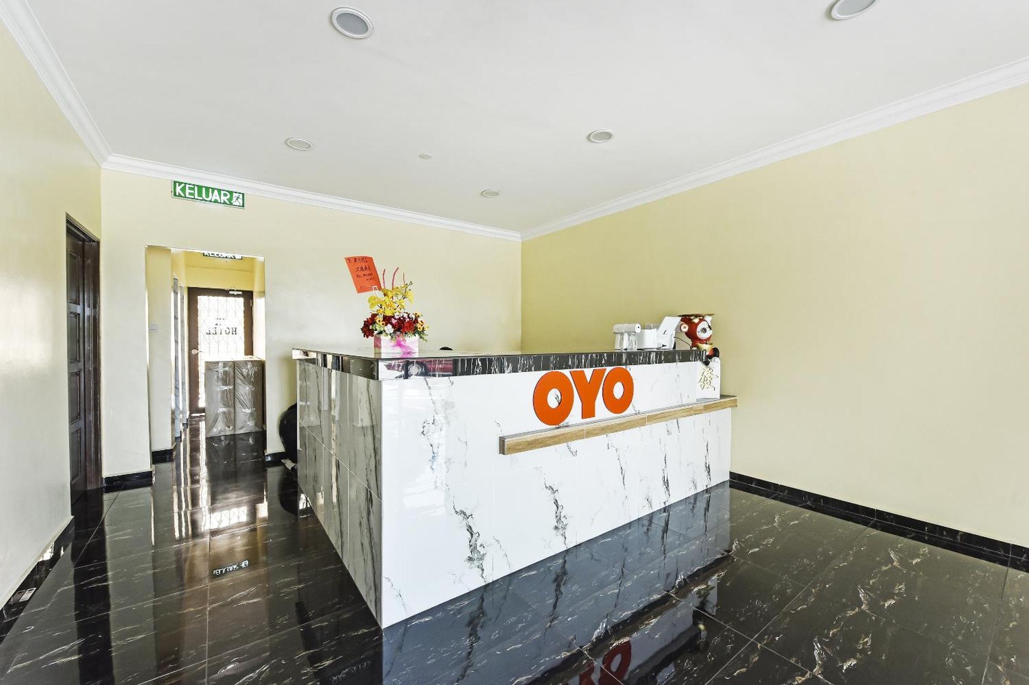 Oyo 90445 Th Hotel Bahau Ngoại thất bức ảnh