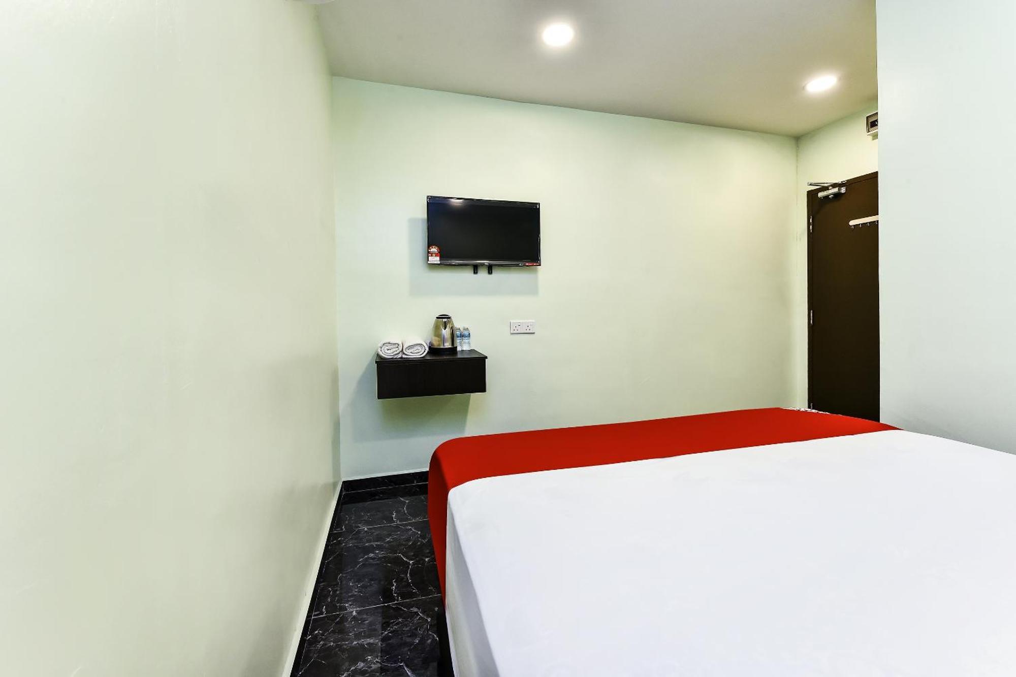 Oyo 90445 Th Hotel Bahau Ngoại thất bức ảnh